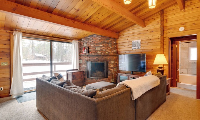 Franconia Cabina | Hike & Ski: Cabin w/ Fireplace in Franconia!