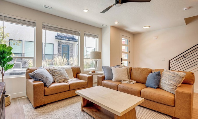 Weber County Casa | Hike & Ski: Townhome 8 Mi to Dtwn Ogden!