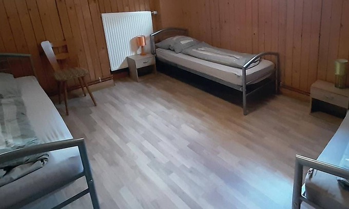 Mittelhof Apartamento | Hiker's room 2 (3-bed room) - camping in the oak forest - camping - chalets
