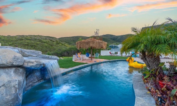 San Carlos Casa | Hiker’s Paradise! Heated Pool, fire pits, and views