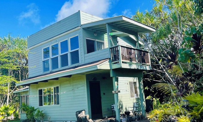 Waa Waa Casa | Hikina Shore Getaway. A Coastal+Jungle Stay