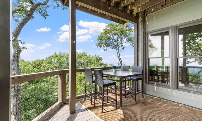 Mountain Air Apartamento | Hiking On-site: Mtn-view Burnsville Condo!