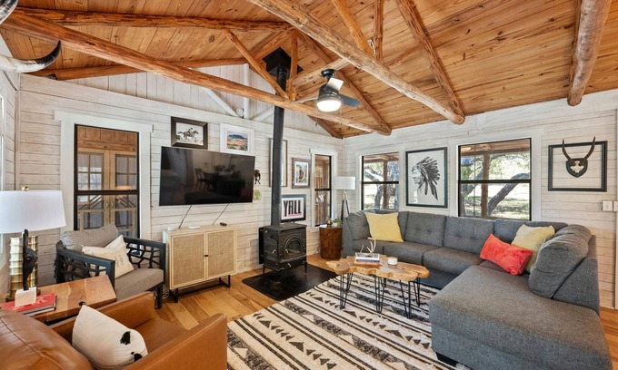 Dripping Springs Casa | 25 Acres of Pristine Hill Country w/ creek! Near Wineries and Pet Friendly - Cedar Creek Retreat