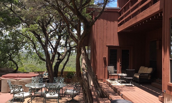 Helotes Casa | Hill countryview sunsets private nature hottubchimeneanat'l parksstablesgolf