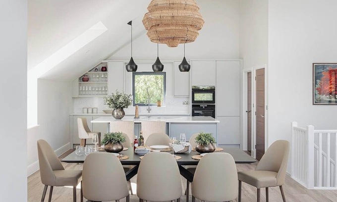 Holcombe Casa | Hill View House - Cookswood