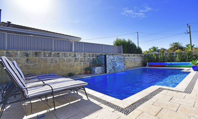 Hillarys Casa | Hillary's Coastal Retreat stunning home with pool and amazing alfresco area