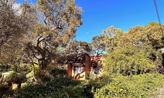 Mount Nasura Cabaña | Hills Gateway Retreat -Delightful cottage nestled in the hills south of Perth WA