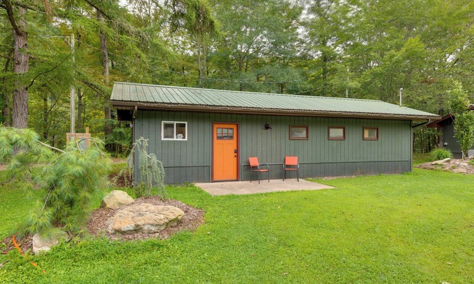 Hillsgrove Cabina | Hillsgrove Cabin w/ Community Perks: Pets Welcome!