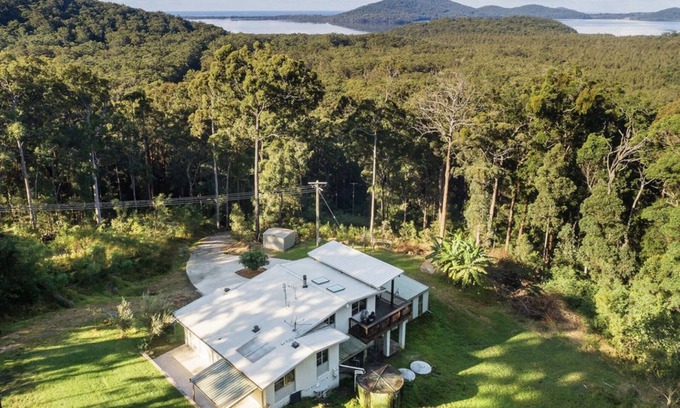 Whoota Casa | Hillside acreage, waterviews, 10min from beach - Perfect big groups/ families!