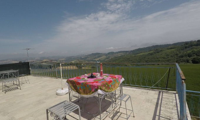 Monterubbiano Casa | Hillside apartment with sea view.