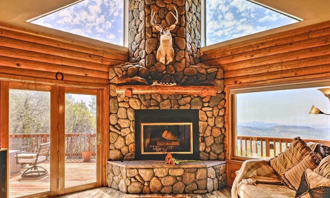 Phoenix Lake-Cedar Ridge Casa | Hillside cabin with spectacular views, balconies