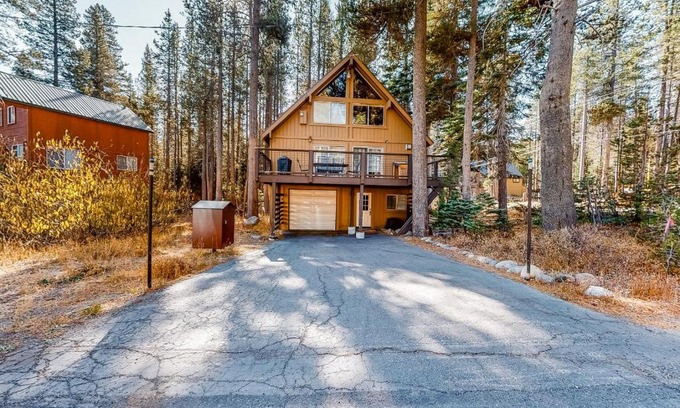 Serene Lakes Casa | Hillside Creek Cabin