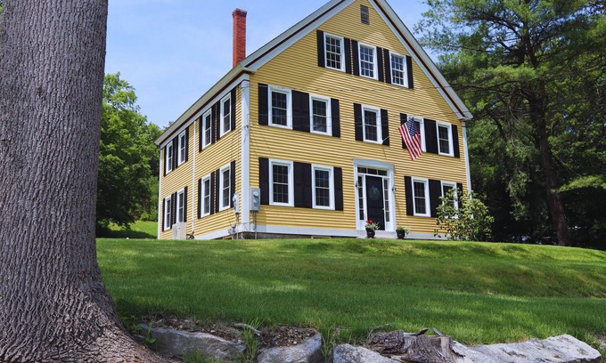 East Swanzey Otro | Hillside Haven: Luxe Farm Escape with 5BR - 2 King Bed - 2 Full Bath - Sleeps 10