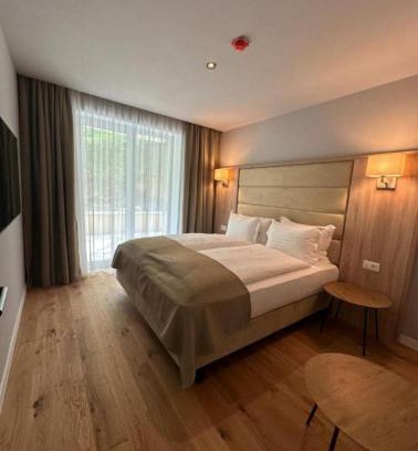 Rasnov Apartamento | Hillside Haven