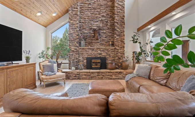 Reno Casa | Hillside Haven with Pool, Wine Bar, and Game Room