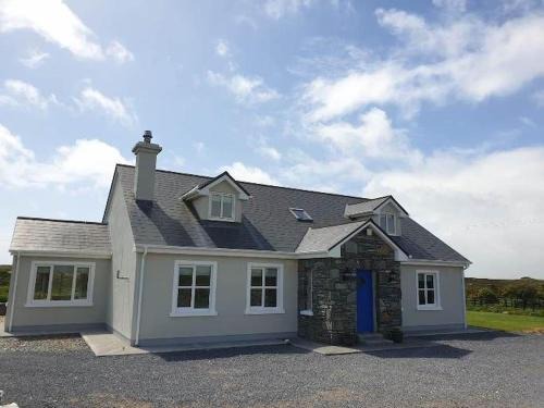 Clifden Casa | Hillside House