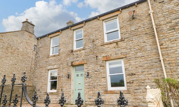 Aysgarth Cabaña | HILLSIDE HOUSE, pet friendly, with open fire in West Witton