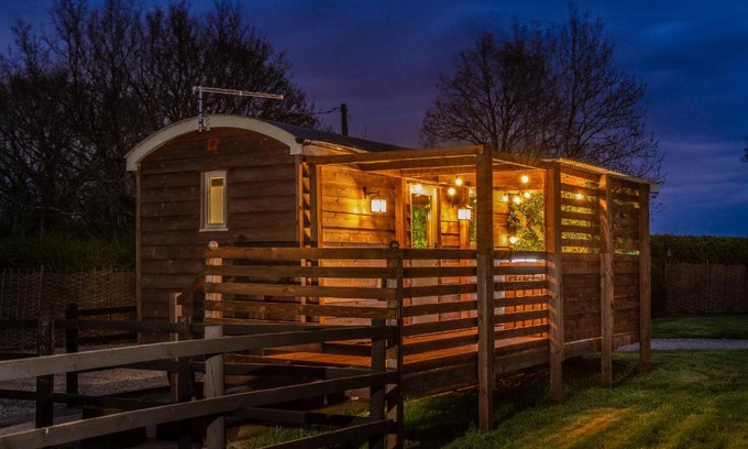 Wichenford Otro | Hillside View Shepherds Hut - Ockeridge Rural Retreats