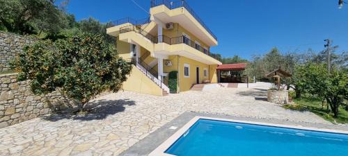 Mbrostar-Urë Casa | Hillside Villa
