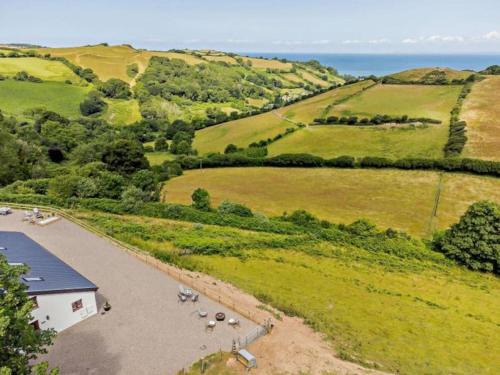 Combe Martin Casa | Hillsview - 4 berth renovated barn conversion