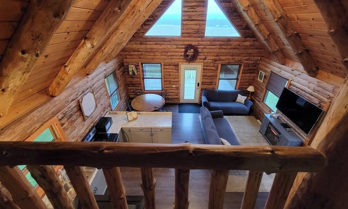 Town of Otto Chalet De Esquí | Hilltop Chalet with an Unforgettable Valley View. 13 minutes from Ellicottville!