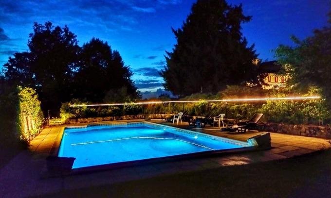 Serignac-Peboudou Casa | Chateau Hilltop con piscina privada climatizada en precios de 10 Acres de 18 a 26 huéspedes