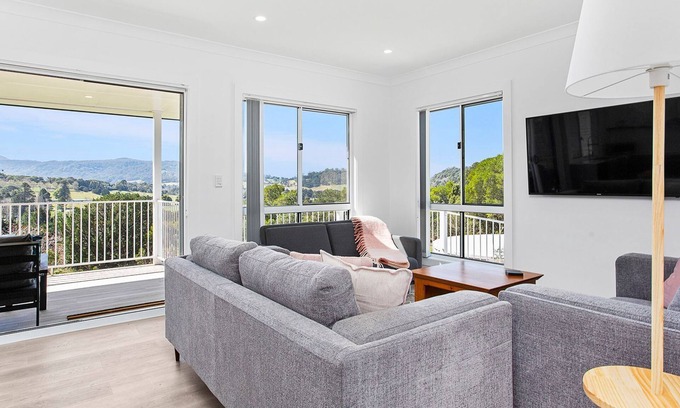 Broughton Village Cabina | Hilltop Cottage - Beautiful cabins with views of the valley