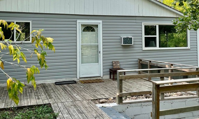 Regina Beach Casa | Hilltop Cottage - Regina Beach