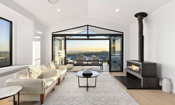 Greta Casa | Hilltop Haven