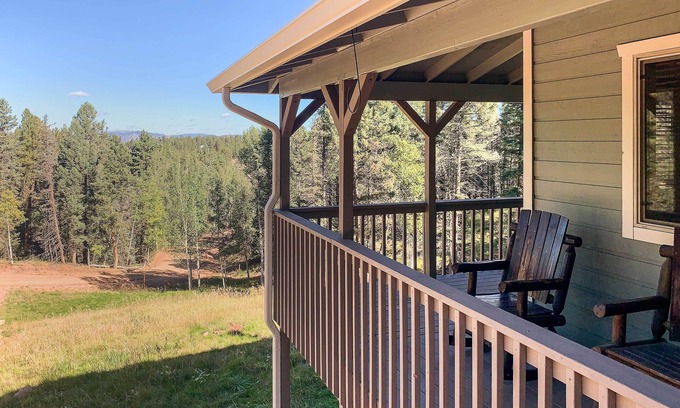 Florissant Casa | Hilltop Haven in Florissant: Deck + Mountain View!