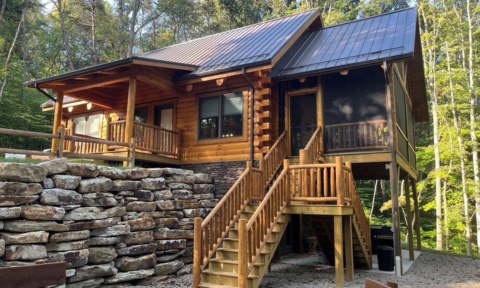 Logan Cabina | "Hilltop Hideaway" - A "GEM" in beautiful Hocking Hills !