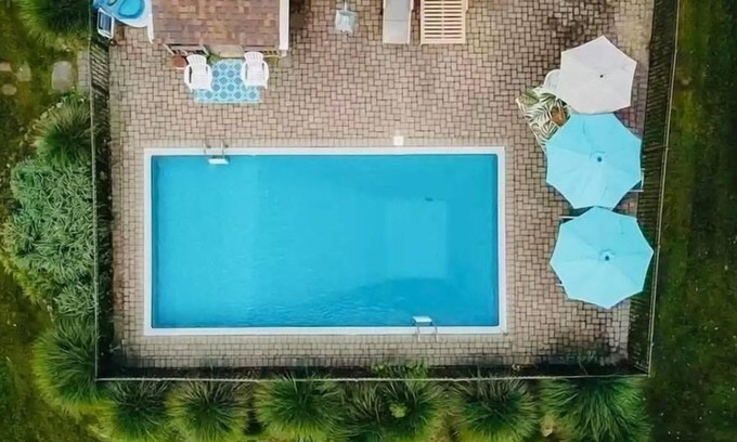 Swan Lake Casa | Hilltop Hideaway | Hot Tub Heated Pool Golf