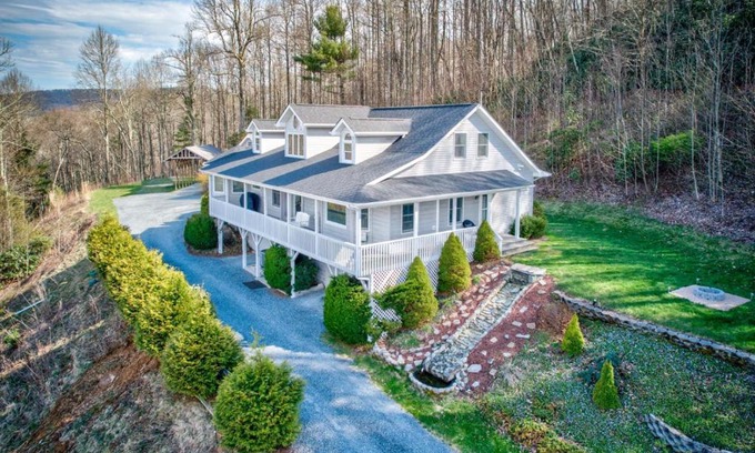 Boone Casa | Hilltop Hideaway