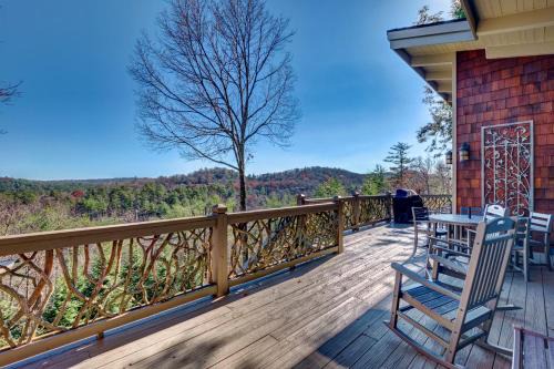 Mirror Lake Casa | Hilltop Hideaway
