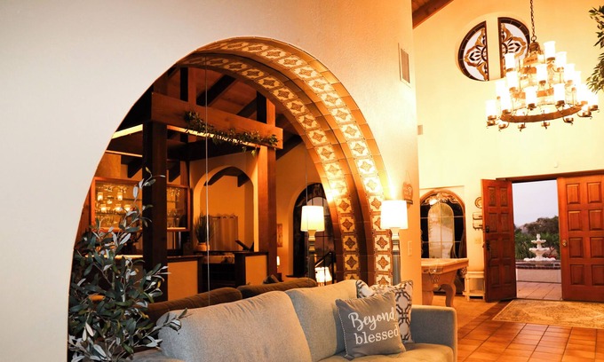 Jurupa Valley Casa | Hilltop Hideaway