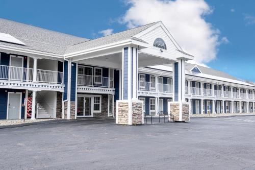 North Stonington Hotel | Hilltop Inn & Suites, near Foxwoods Casino