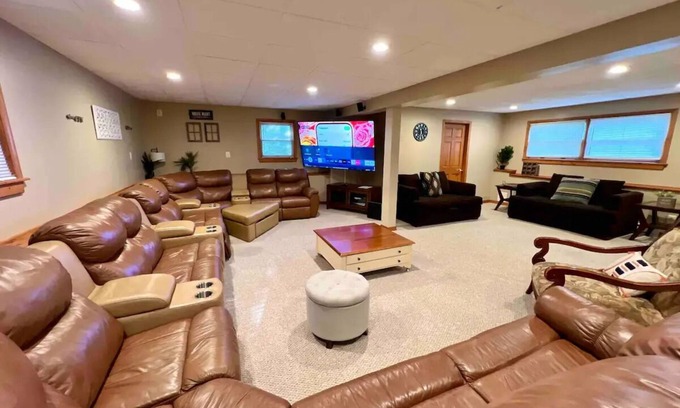 Lake Ariel Casa | HillTop Manor-Spacious 6BR+PS5+FirePit+Pool Table