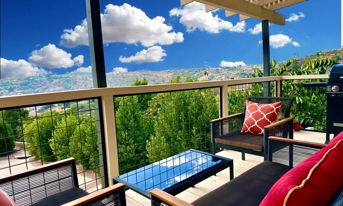 Fallbrook Casa | Hilltop Penthouse Cottage with Sweeping Views