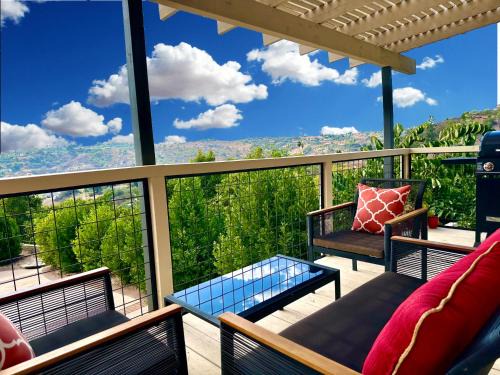 Fallbrook Casa | Hilltop Penthouse Cottage with Sweeping Views