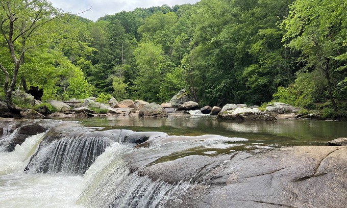 Rutherfordton Cabaña | Hilltop Private Tiny Chalet on a Large Farm. Tryon Equestrian. Starlink WiFi.