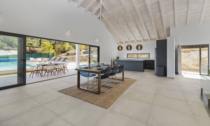 Alfeicao Villa | Hilltop Villa
