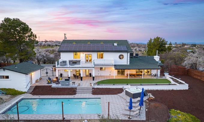Paso Robles Villa | Hilltop Villa with pool, hot tub near downtown