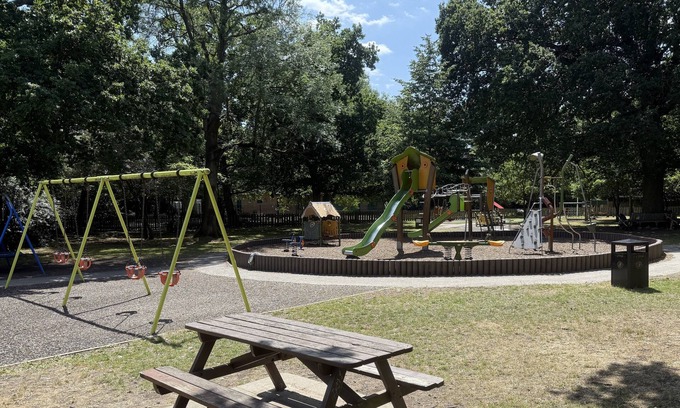 London Borough of Bromley Apartamento | Hillview Modern 3 Bed Bromley, Chislehurst House