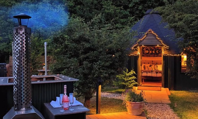 Rickmansworth Cabina | Hilly Hideaway — Unique Countryside Retreat with Hot Tub & firepit