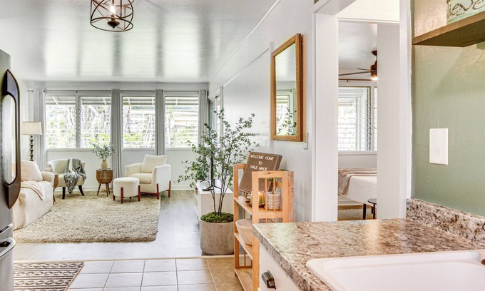 Hilo Apartamento | Hilo Apartment w/ Lanai - 2 Mi to Beaches!