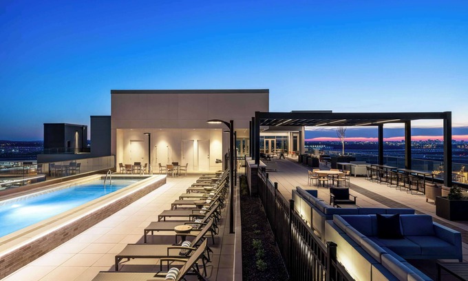 Nashville Hotel | Hilton BNA Nashville Airport Terminal