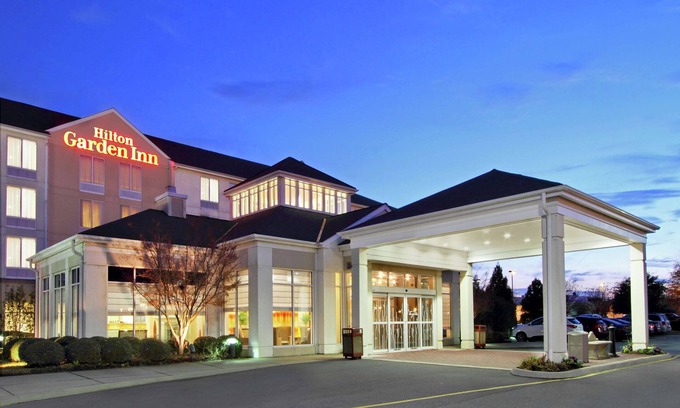Greenbrier East Hotel | Hilton Garden Inn Chesapeake/Greenbrier