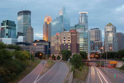 Downtown Minneapolis Hotel | Hilton Garden Inn Minneapolis Downtown