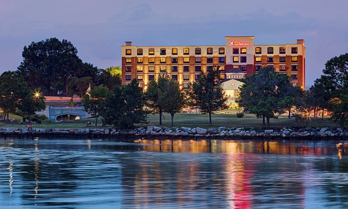 Fox Point Hotel | Hilton Garden Inn Providence