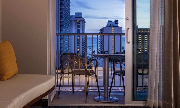 Waikiki Hotel | Hilton Garden Inn Waikiki Beach